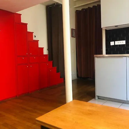 Cosy Canal St Martin Париж